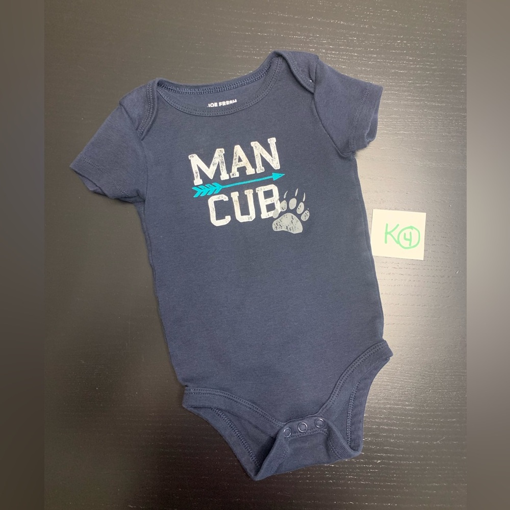 โญ๏ธ5/$10.00โญ๏ธ Joe Fresh 6-12m Dark Blue 'Man Cub' Onesie